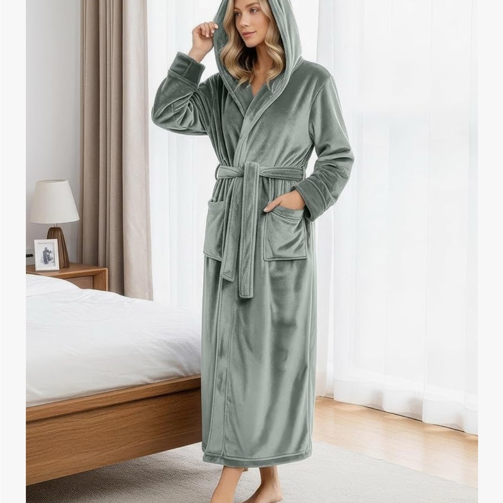 Women's Cozy Hooded Robe - gray